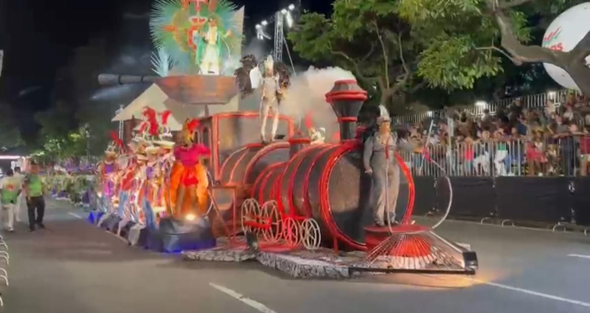 Carnaval de BH: Canto da Alvorada desfila com cantores experientes na Sapucaí, mas sofre problemas no fim