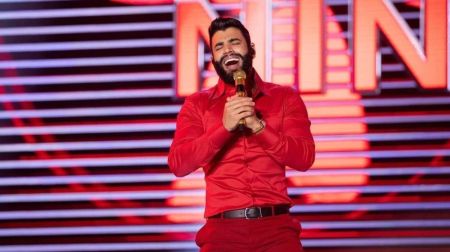 Cantor expulsou uma fã do show em festa de Réveillon