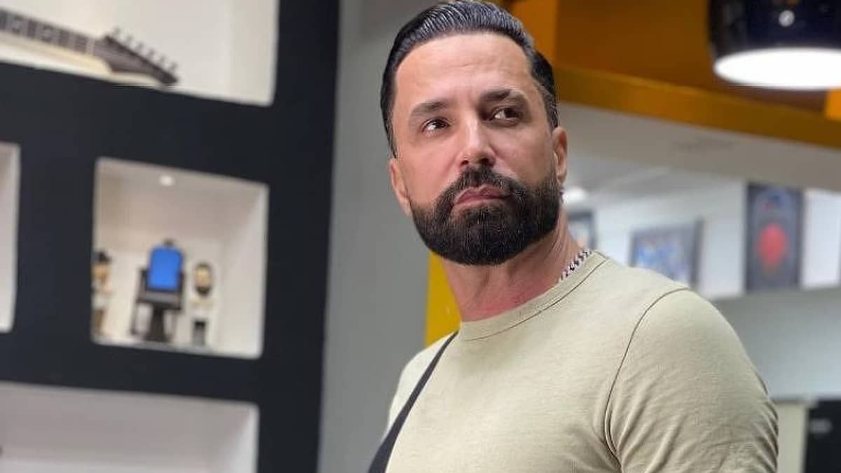 Latino revela compulsão por mulheres: 'precisava de uma a cada 3 horas'