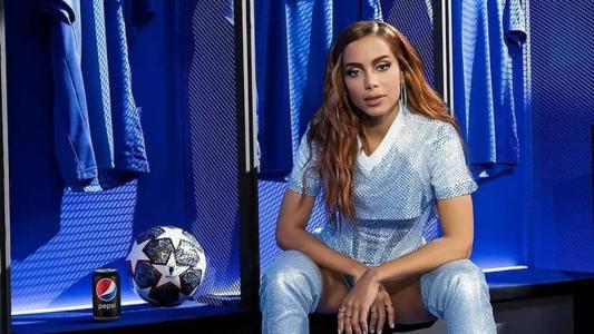 Cantora brasileira vai dividir o palco com artista nigeriano