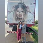 Homenagem a Marília Mendonça em caminhão chama atenção de Maraísa, que pede para conhecer motorista
