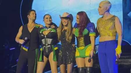 Cantora precisou deixar o palco após sentir muitas dores, além de febe alta e calafrios