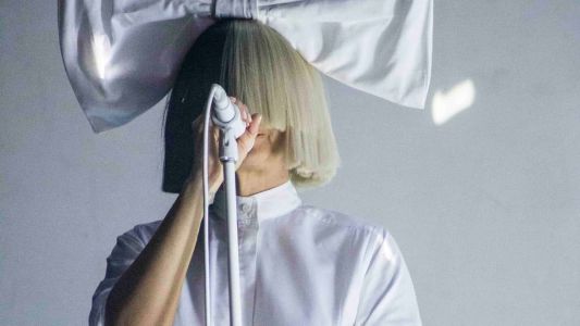 Cantora Sia revelou diagnóstico de autismo