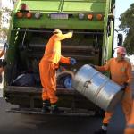 Vida de gari: categoria convive com xingamentos gratuitos de parte da população