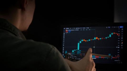 Casal é preso suspeito de sequestrar amigo na Grande BH e roubar R$ 600 mil em criptomoedas