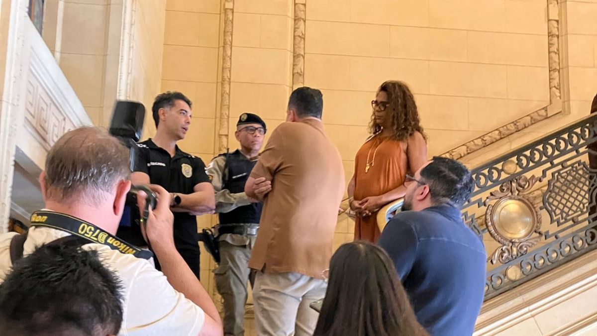 Vereadores acionam a polícia e pedem interrupção de exposição no CCBB, em BH
