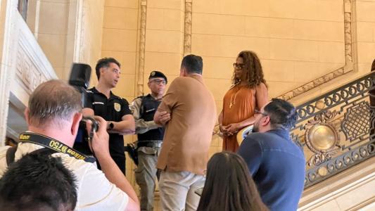 Vereadores acionam a polícia e pedem interrupção de exposição no CCBB, em BH