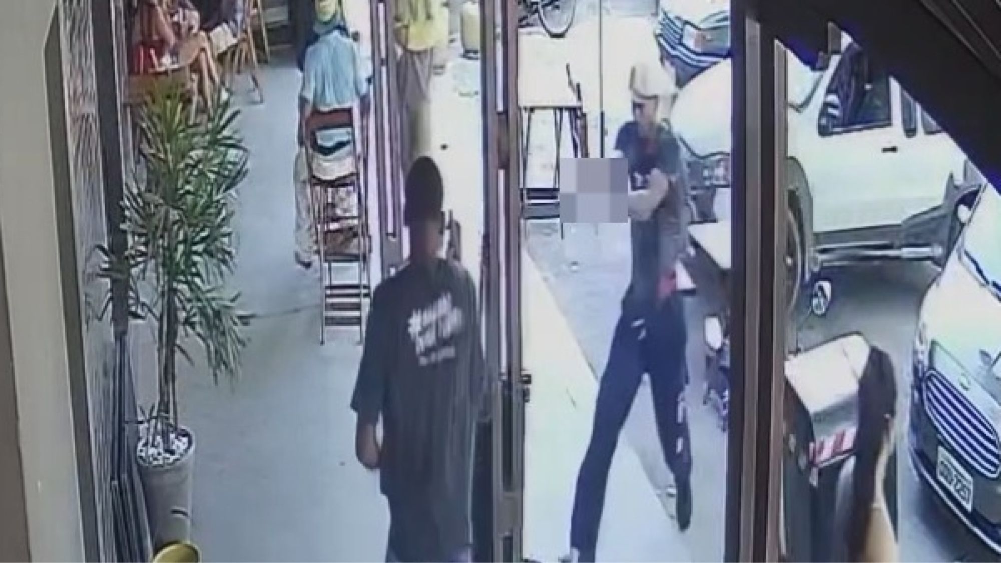 Vídeo: veja momento em que homem atira e mata amante da namorada em Esmeraldas