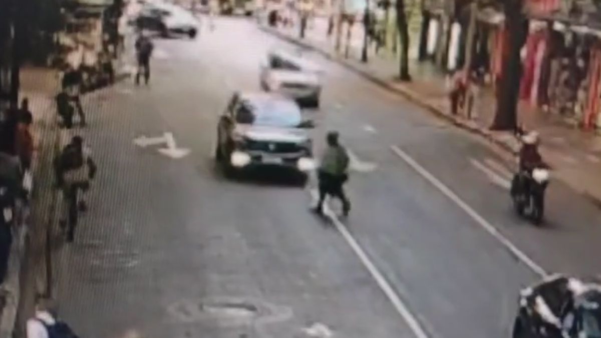 Vídeo: idosa de 68 anos é atropelada por carro no Centro de BH