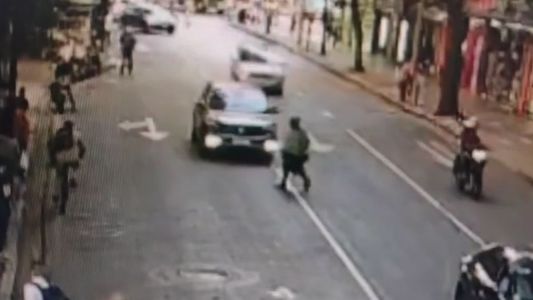 Vídeo: idosa de 68 anos é atropelada por carro no Centro de BH