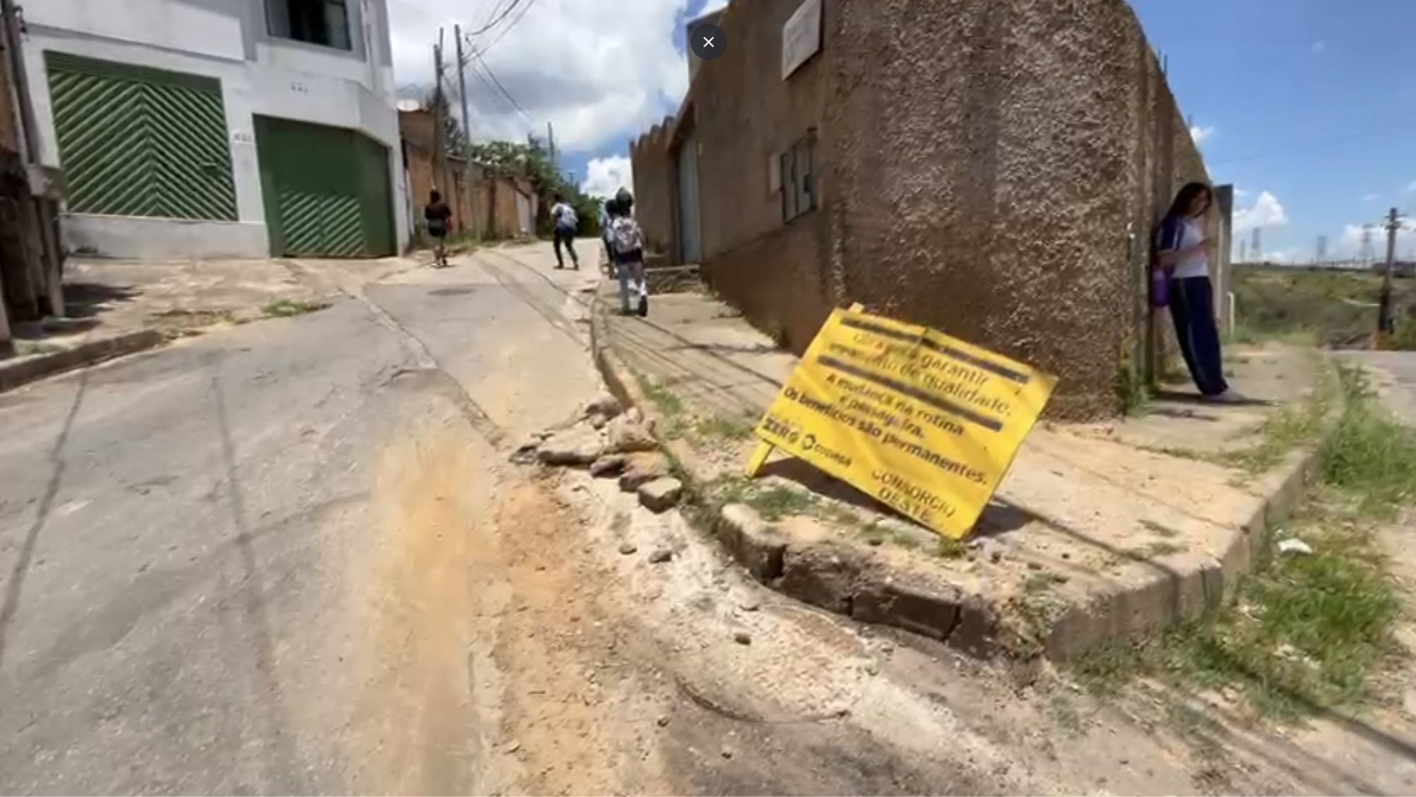 Moradores de ocupação no Barreiro denunciam falta de água há dez dias e pedem 'dignidade'