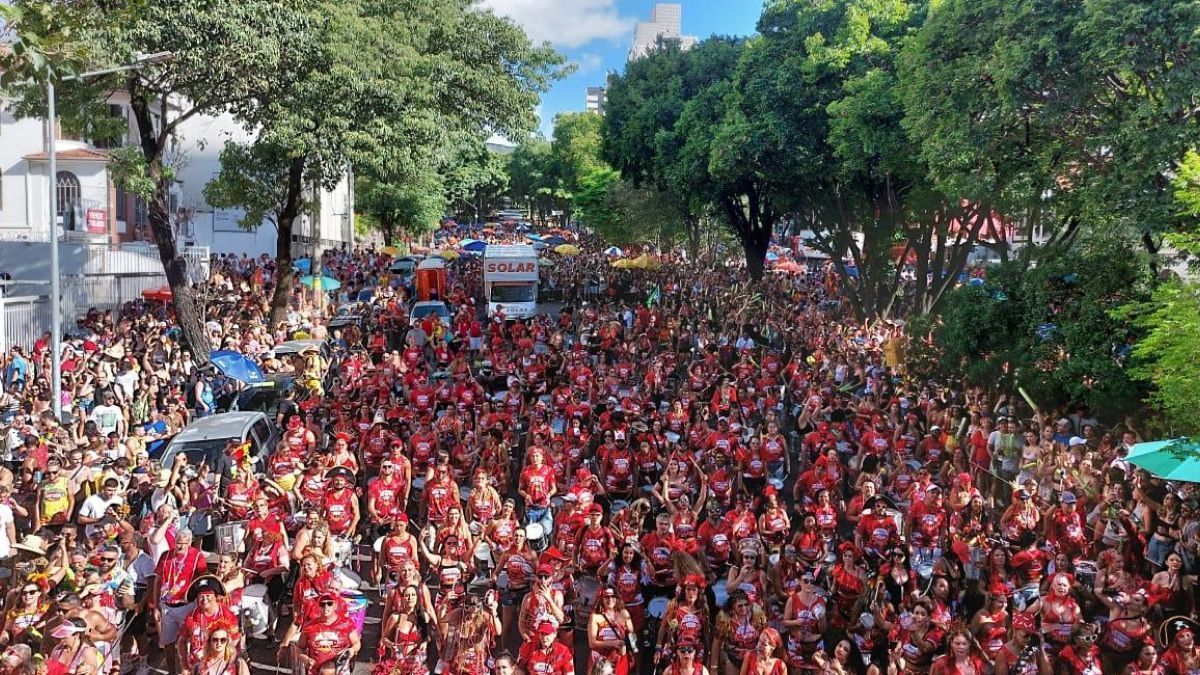 Bloco Batuque Coletivo presta homenagem a Lô Borges no Carnaval de BH