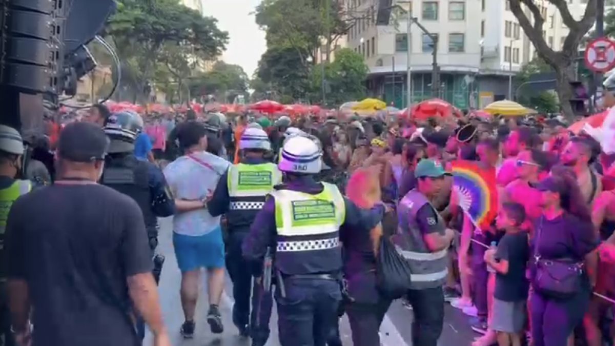 Homem é conduzido suspeito de agredir trabalhadora no Trio do Alok, em BH