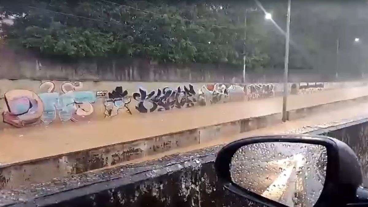 Vídeo: temporal alaga avenida em Contagem e atrapalha trânsito na 'hora do rush'