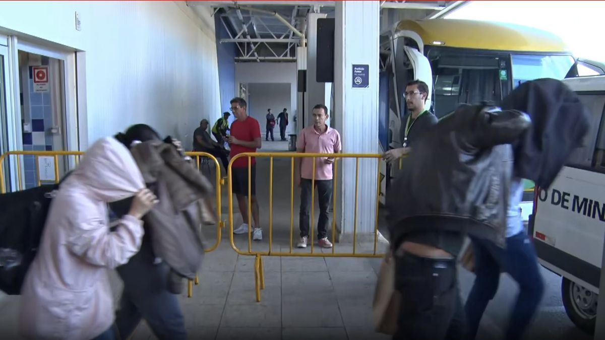 76 deportados dos EUA desembarcam no Aeroporto Internacional de Belo Horizonte