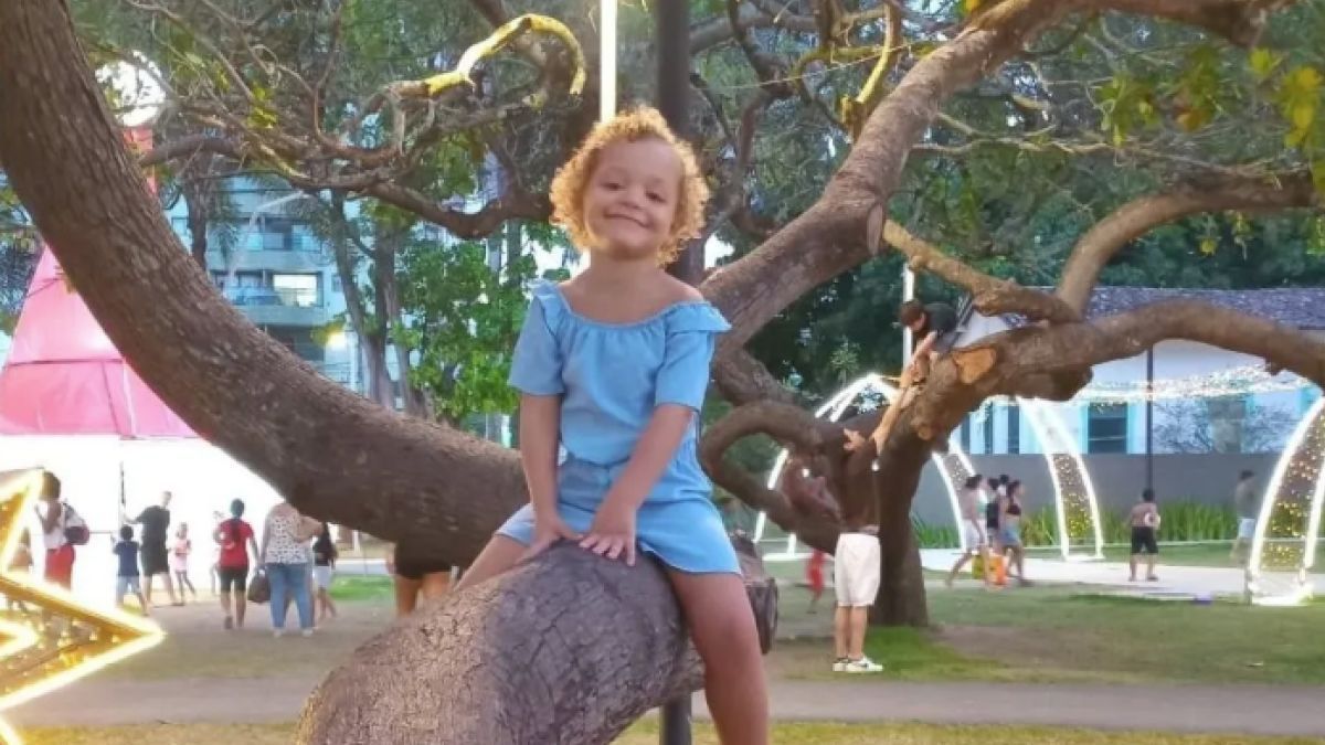 Menina de 4 anos morre no dia do próprio aniversário após ser atingida por bala perdida