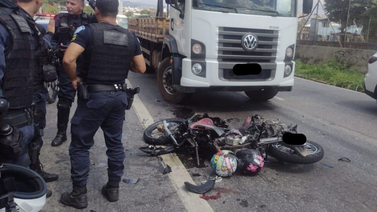 Dupla é presa ao fugir de guardas e causar acidente na av. Cristiano Machado, em BH