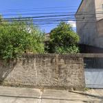 Barranco desaba sobre trabalhador no bairro Tirol, em BH