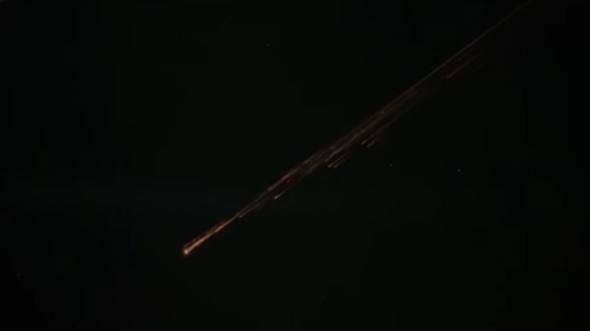 Meteoro? Bola de fogo cruza o céu no interior de Minas e assusta população; assista