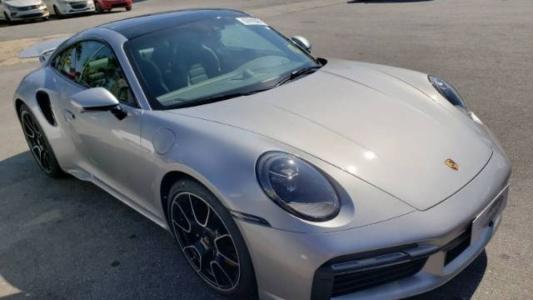 Empresa leiloa Porsche 911 com IPVA 2025 pago; saiba como dar lance