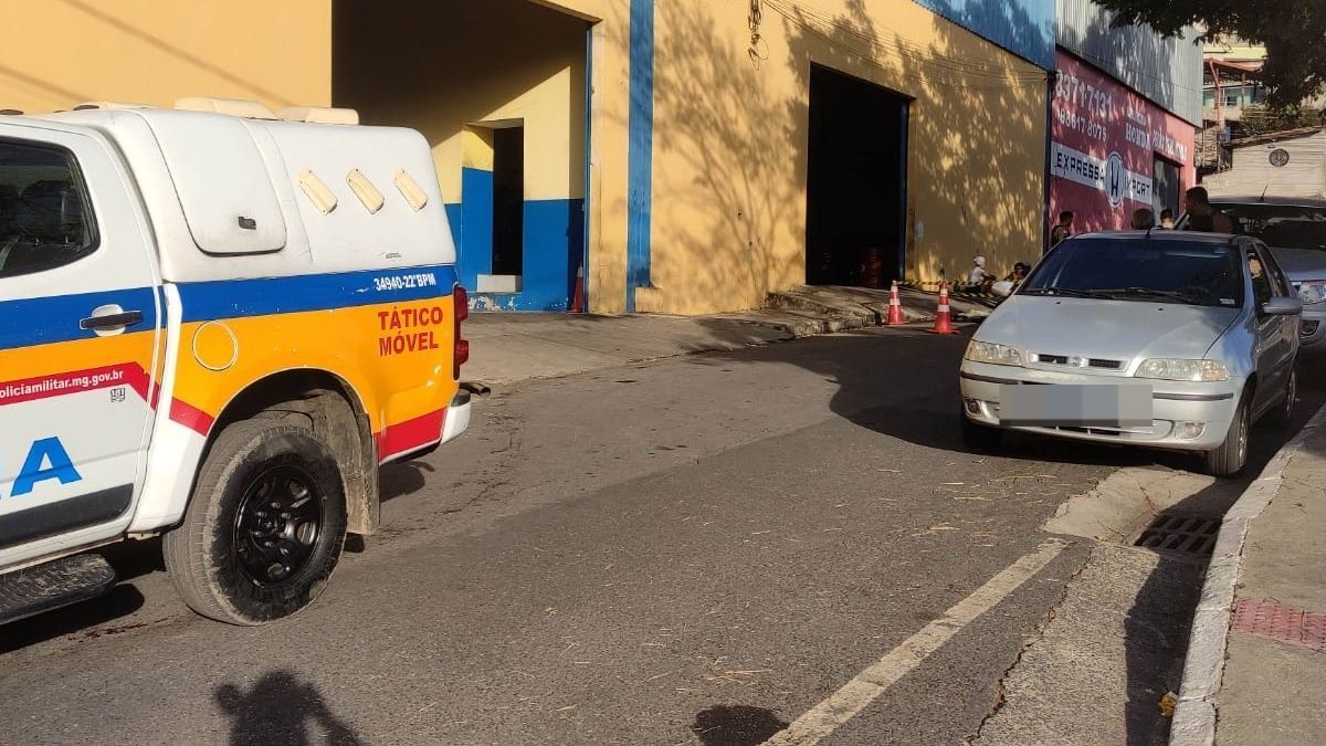 Homem é morto a tiros enquanto trabalhava em capina de lote em BH