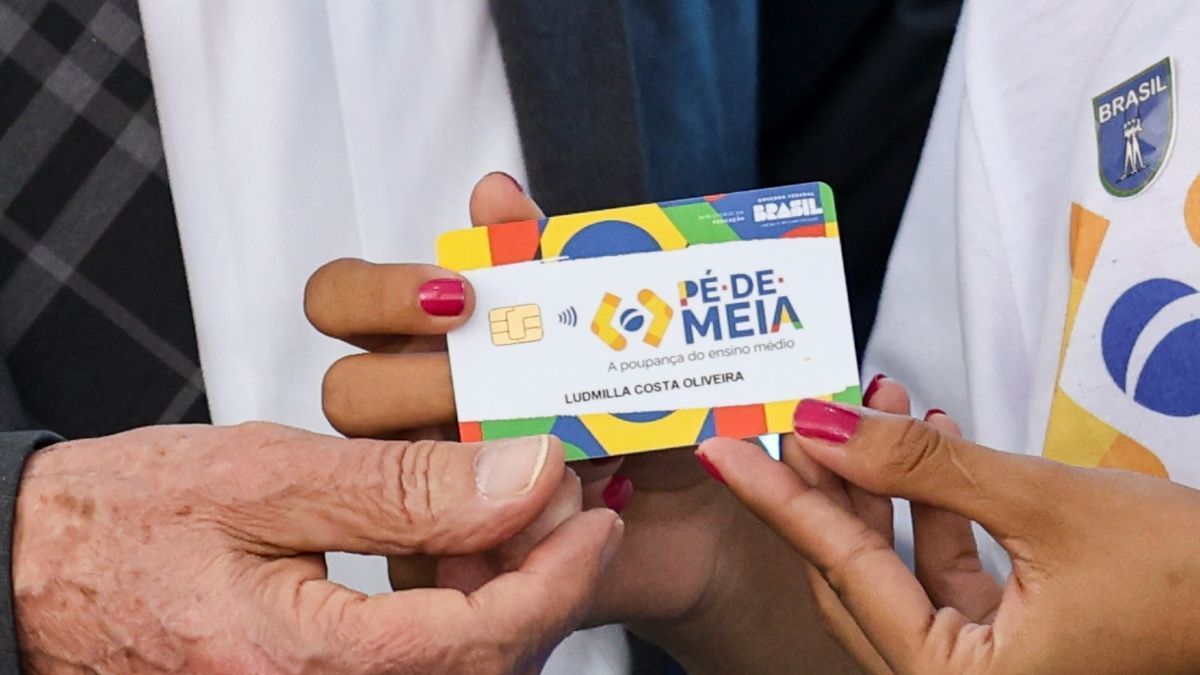 Programa Pé-de-Meia paga 5ª parcela de benefício nesta quinta-feira (31); confira o calendário de pagamentos