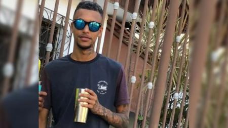 'Arrancou um pedaço de mim', diz mãe de jovem morto a tiros no portão de casa em BH