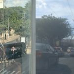 Avenida 'dorme' interditada após ônibus derrubar torre da Cemig em Contagem; não há previsão de liberação