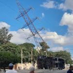 Ônibus derruba torre elétrica: 5 cidades da Grande BH sofreram apagão, diz Cemig