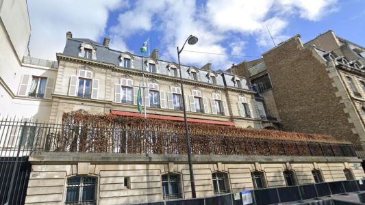 Pecuaristas franceses protestam perto da embaixada do Brasil em Paris