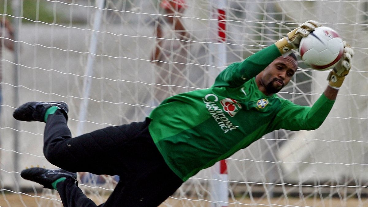 Denunciado por amante, ex-goleiro da Seleção Brasileira se torna réu por violência doméstica
