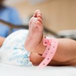 Bebê sobrevive após mãe de 12 anos morrer em parto de emergência na Grande BH