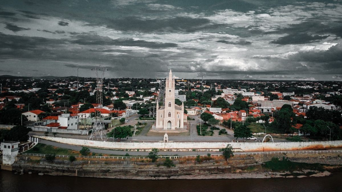 Após mortes por doença misteriosa, cidade do Norte de Minas determina restrições a eventos