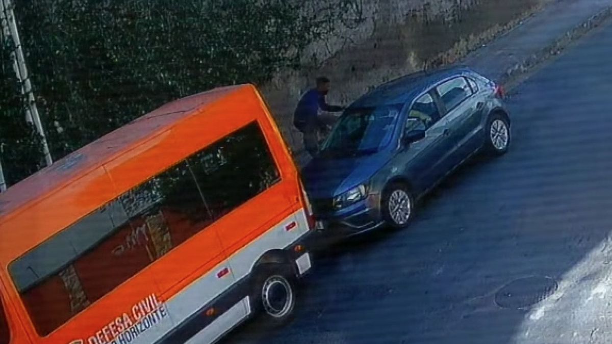 Vídeo: criminosos furtam estepe de viatura da Defesa Civil de BH que estava estacionada