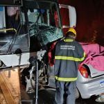 Criança de 3 anos está entre as 5 vítimas de acidente entre carro e ônibus em Janaúba