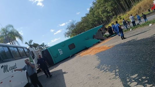 Criança de 3 anos está entre vítimas de acidente entre ônibus na BR-040 em Juiz de Fora
