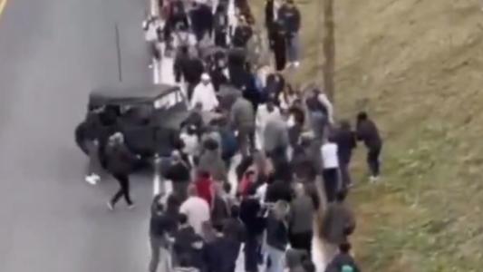Idosa atropelada por jipe durante desfile em SC foi socorrida em estado grave