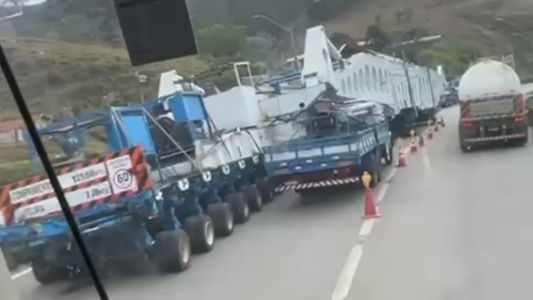 Após pane em carreta gigante e interdição de 25 horas, pista da Fernão Dias é liberada