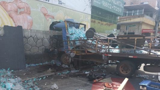 Sobrevivente de acidente morre após ambulância bater a caminho do hospital na Grande BH