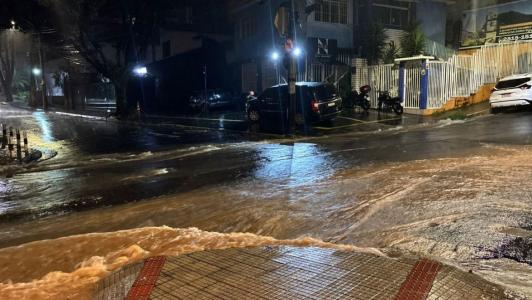 Veja imagens da tempestade em Belo Horizonte na noite desta terça-feira (2)