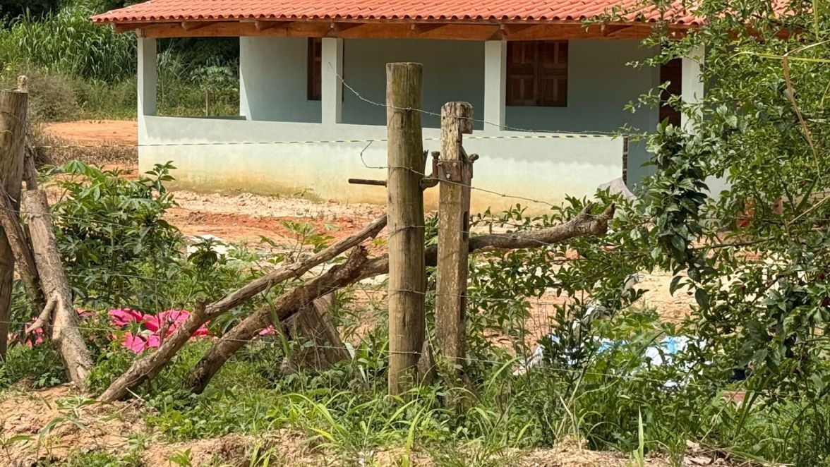 Pedreiro e filho morrem eletrocutados enquanto trabalhavam em obra no interior de MG