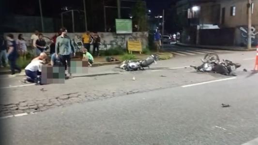 Acidente entre três motos deixa três feridos na Av. Teresa Cristina, no Barreiro, em BH