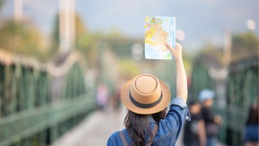 Guia completo: qual IA cria o melhor roteiro de viagem gratuito