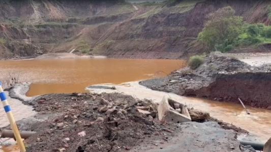 Rompimento de dique em mina da Vale