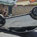 Vídeo: mãe e filho sobrevivem a capotamento impressionante no bairro União, em BH