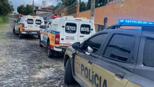 Casal de idosos é preso na Grande BH suspeito de filmar pedofilia e vender ao exterior