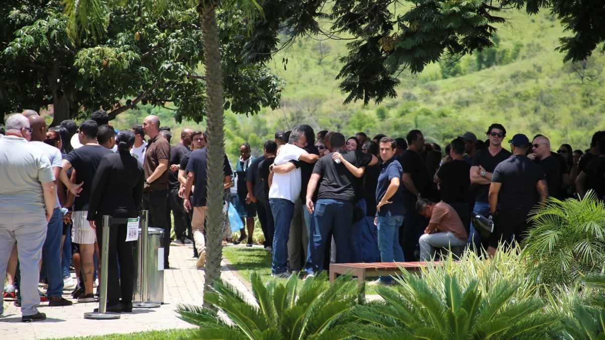 No velório de Henrique Maderite, amigo lamenta morte precoce: 'Sempre se cuidou'