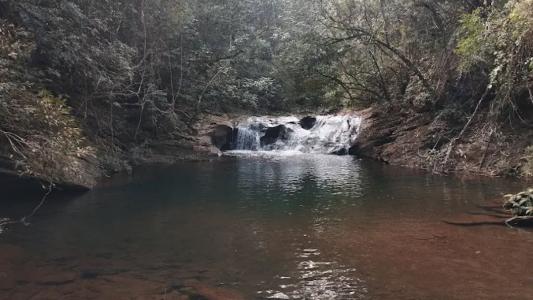 Jovem morre afogado em cachoeira de Rio Acima, na Grande BH