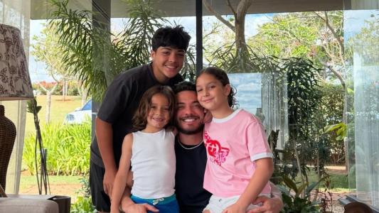 Safadão atualiza saúde do filho após descoberta de tumor na cabeça: 'Está bem'