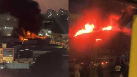 Bombeiros atuam em incêndio de grandes proporções na avenida Vilarinho, em BH